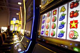 Studio European Roulette indotogel net menampilkan roda fisik dan dealer profesional dengan kamera HD multi-sudut